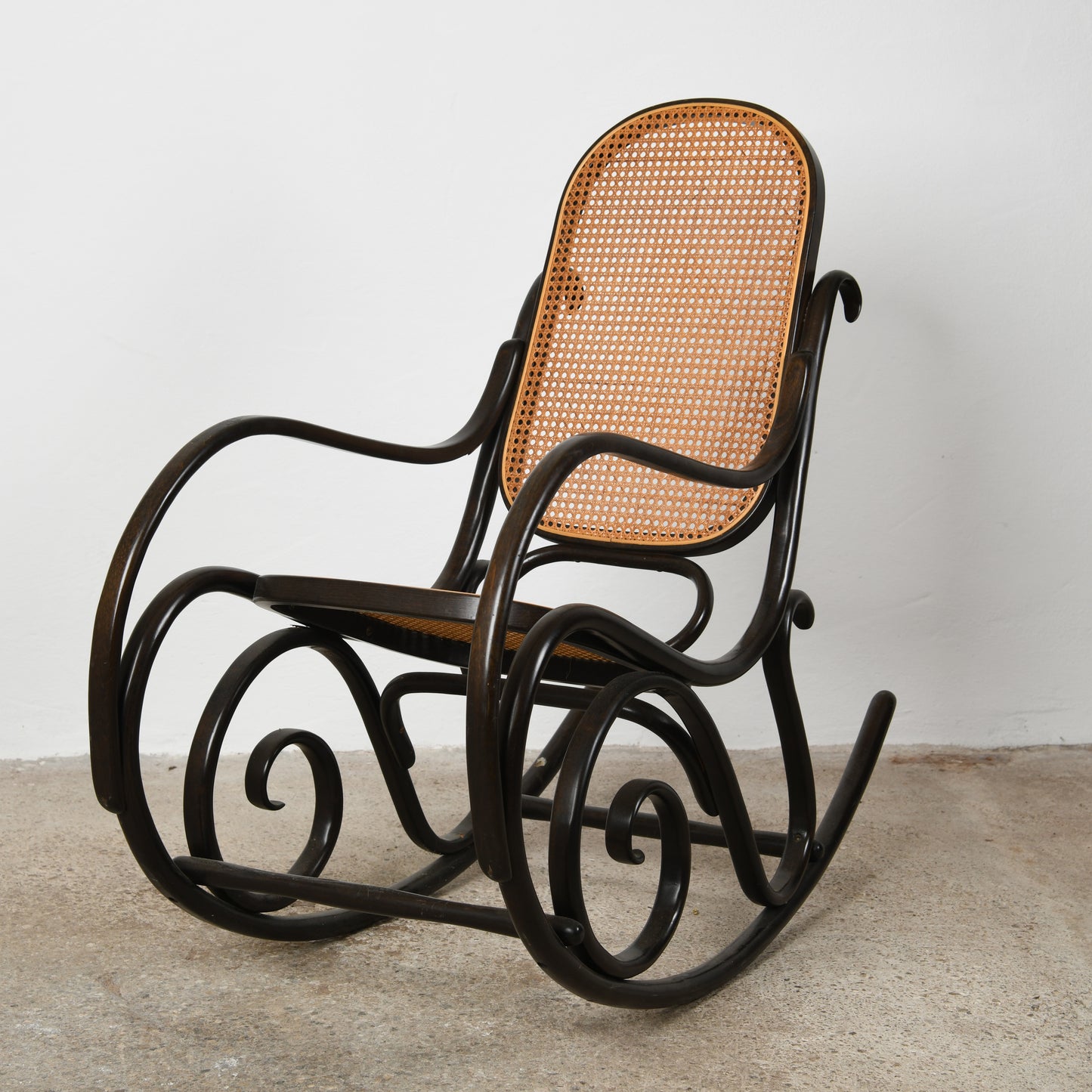 Thonet 81 | Schaukelstuhl | Bugholz